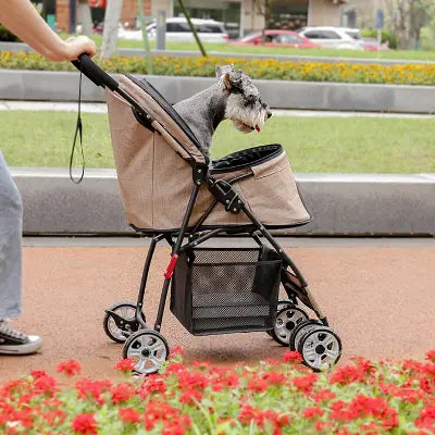 chien dans poussette pliable grande espace